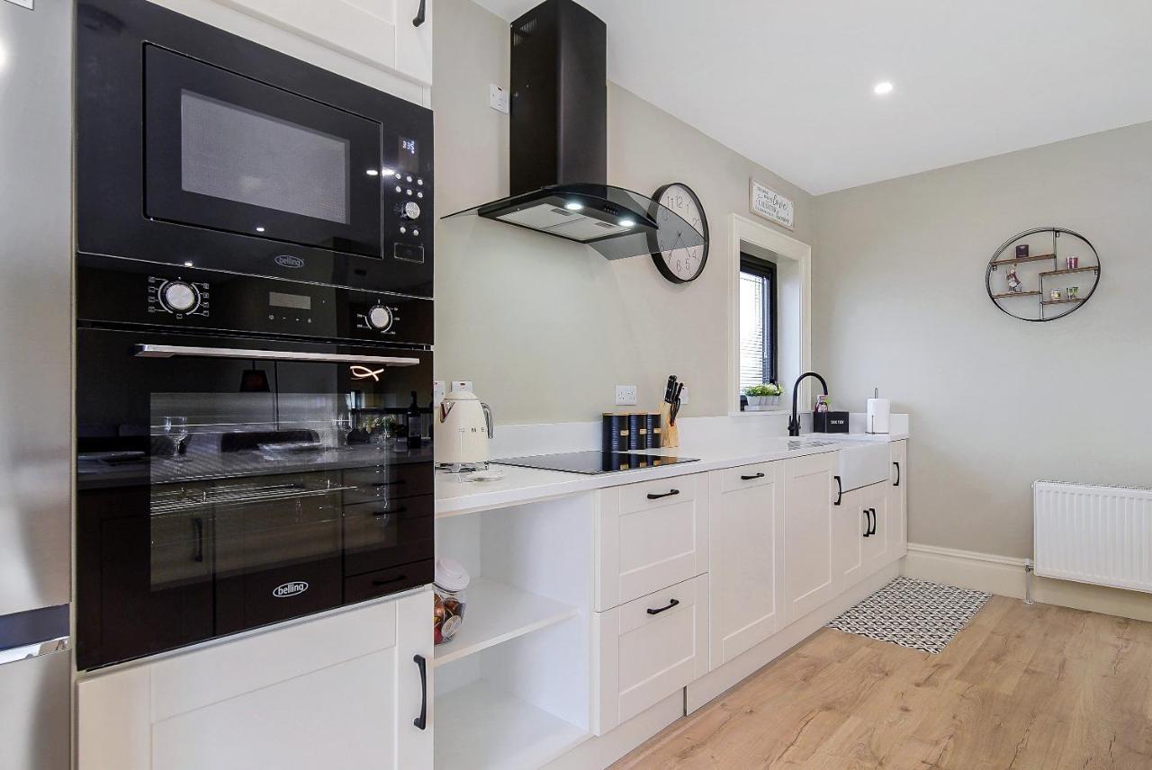 Seaview Lodge Apartment 'Sleeping 4 Guests' Rockstown Buitenkant foto