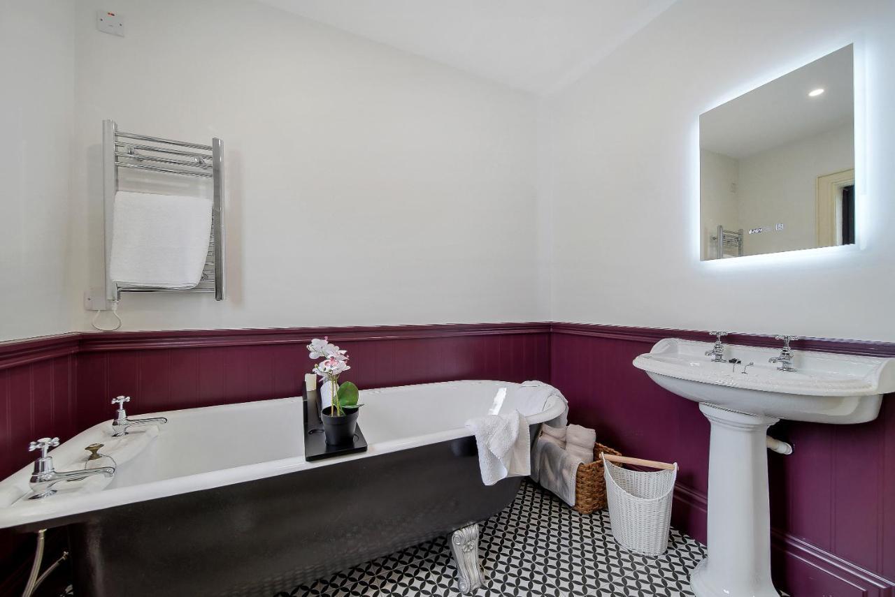 Seaview Lodge Apartment 'Sleeping 4 Guests' Rockstown Buitenkant foto